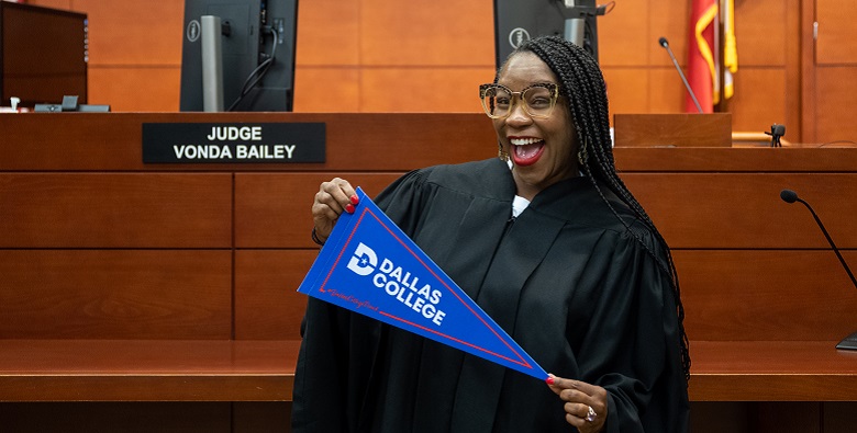 How Vonda Bailey Went From Mountain View Student To District Judge  — Dallas College Blog